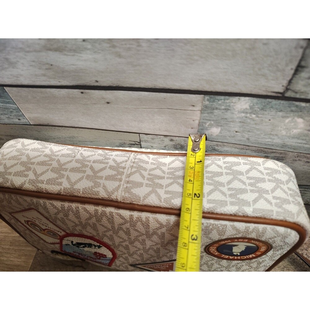 Aspen Jet Set Michael Kors Crossbody Purse - Picture 10 of 15